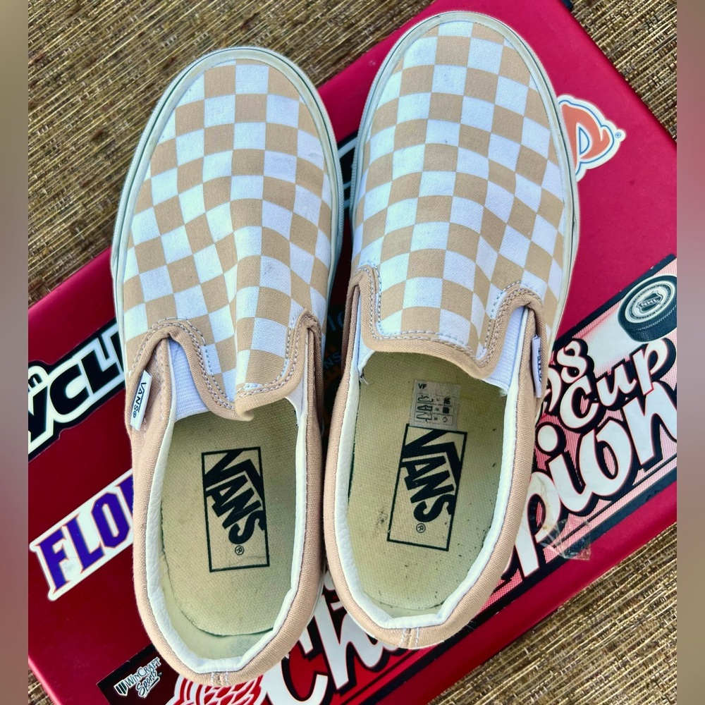 Super cool Van Sneakers woman’s 5 1/2 boys 4! ❤️❤️❤️
